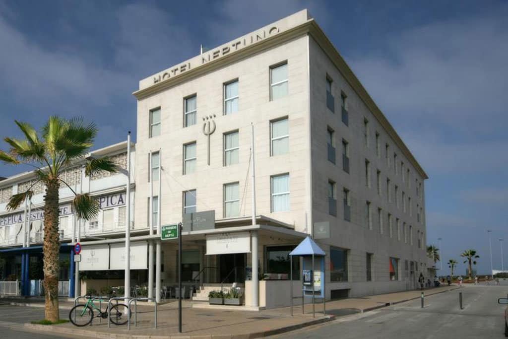 experiences-valencia-accommodation-Hotel-Neptuno