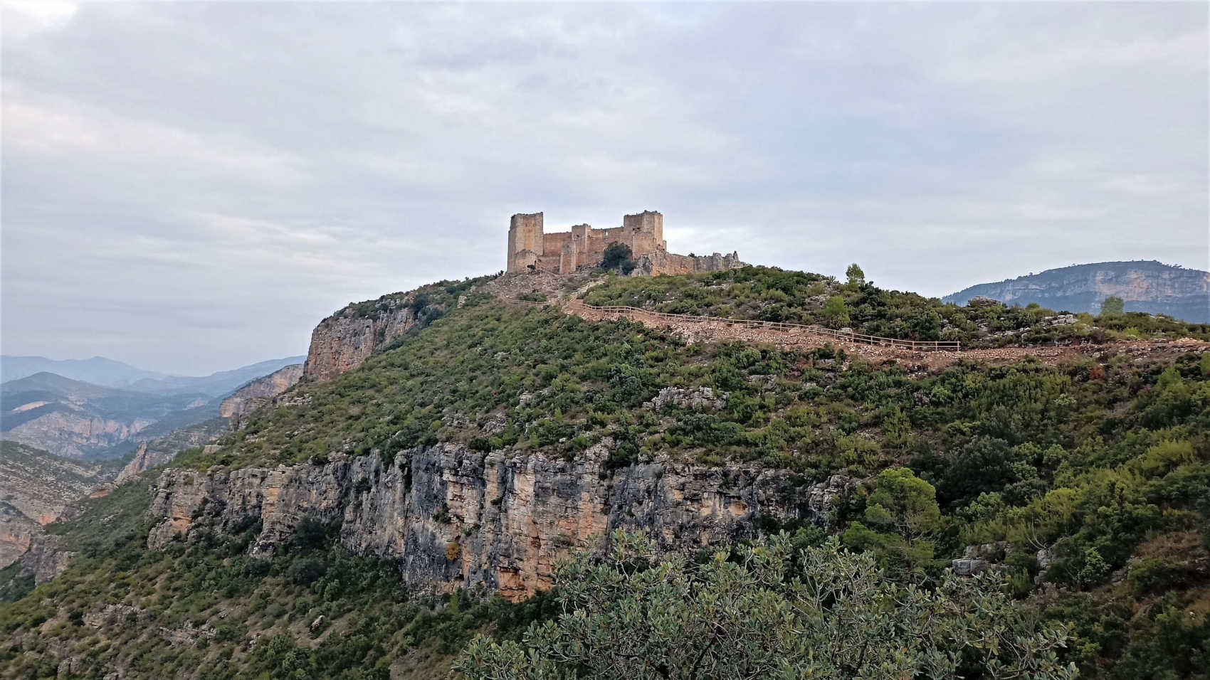 Castillo de Chirel en Cortes de Pallás, Valencia