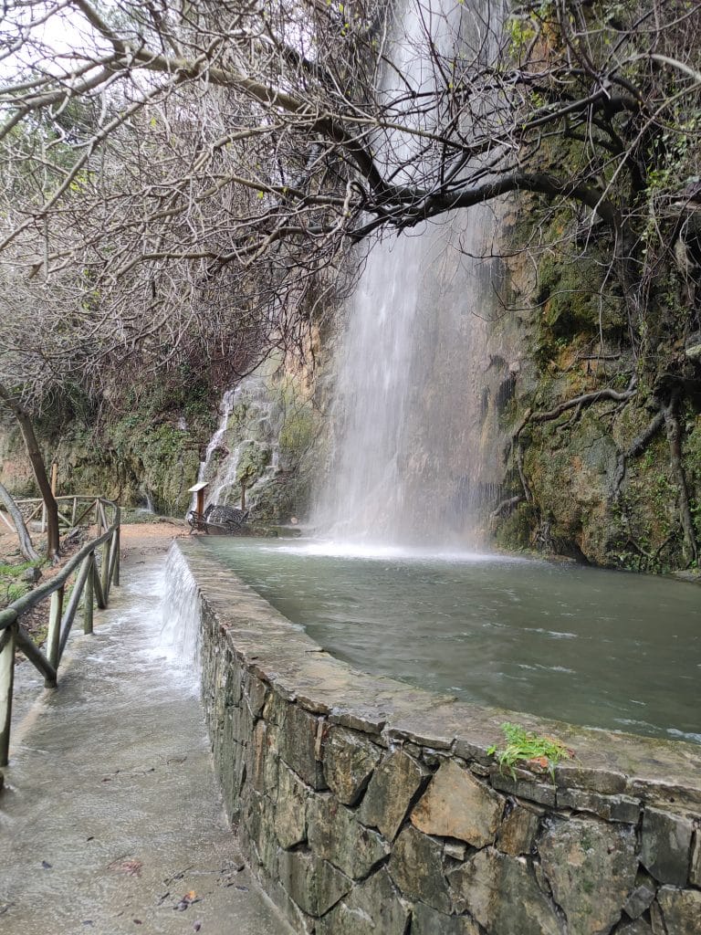 la Font dels Xorros o font de la renyinyosa en Bolulla, Alicante