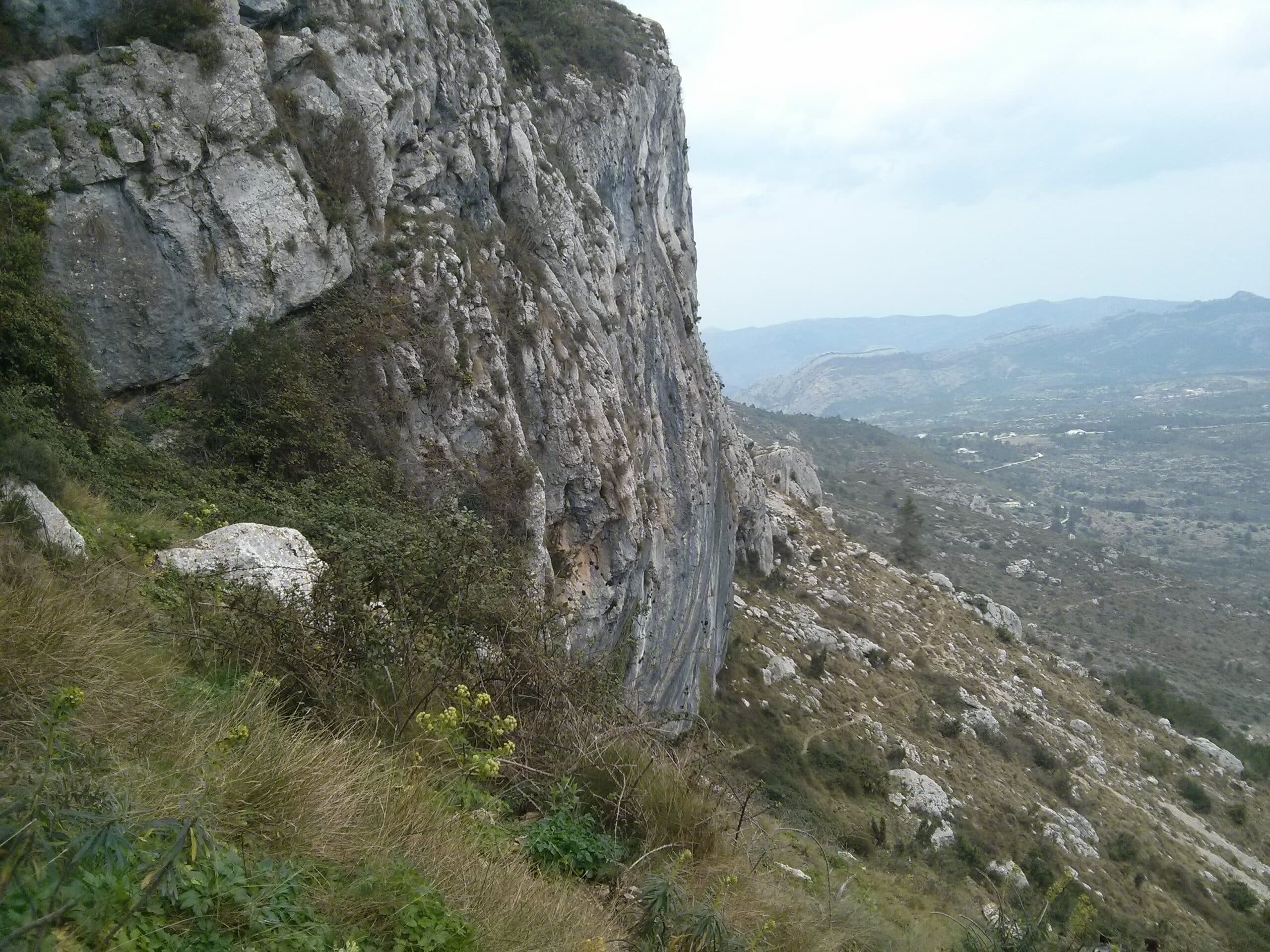 Explora la Serra de Bèrnia: Una travesía épica con descubrimientos