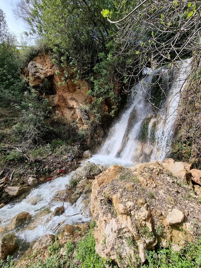 Cascada-de-Fuente-Iniesta-en-Dos-Aguas