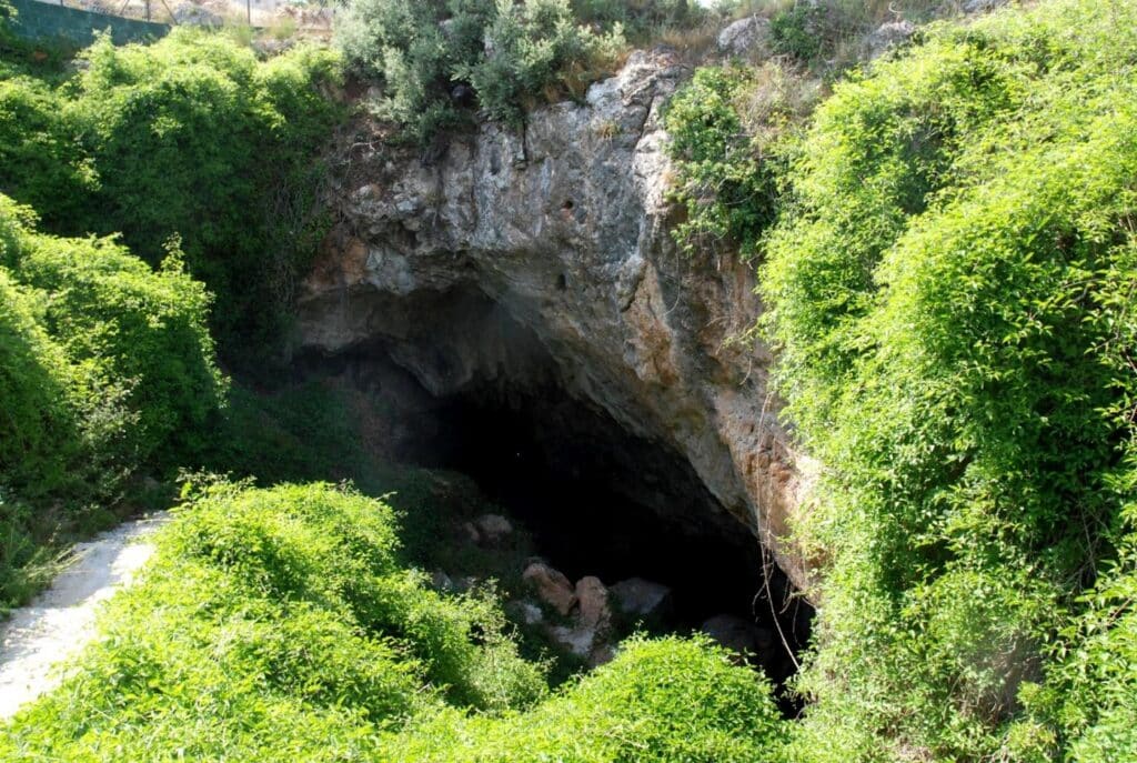 Cueva-del-cementerio
