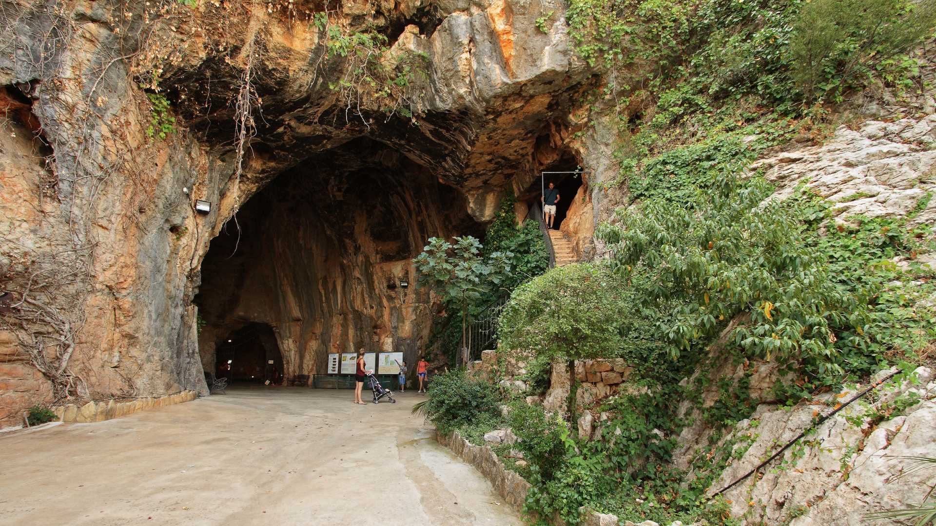 Benidoleig-cueva-calaveras