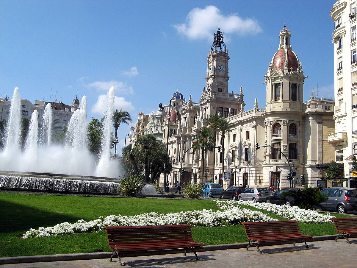 Descubre la belleza de la Plaza del Ayuntamiento de Valencia