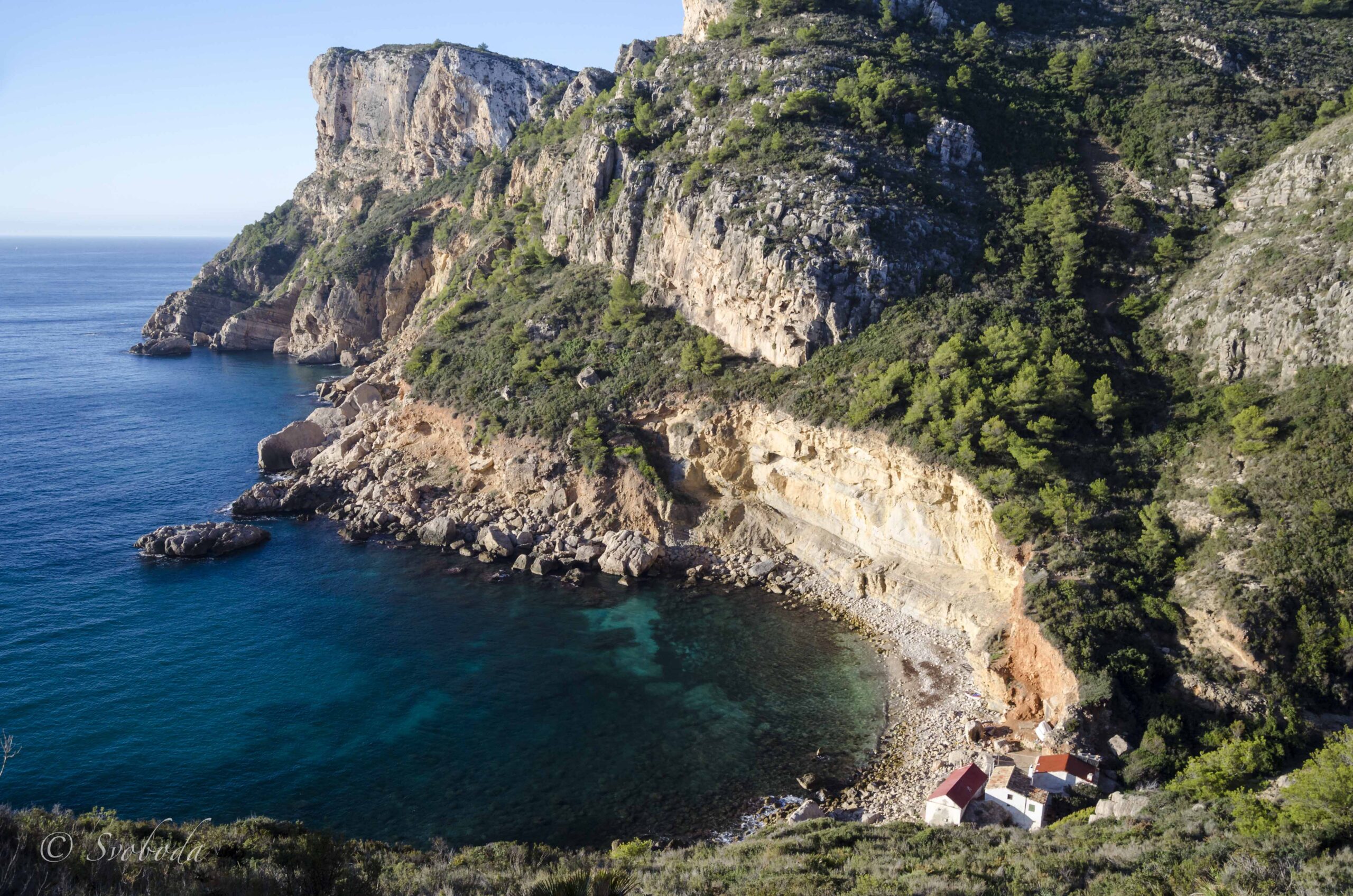 ¡Historia del cambio en La Cala del Moraig: Descubre los detalles de este sorprendente día de sol por tan solo 12 euros!