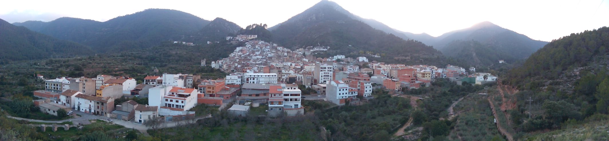 - Una joya histórica: sumérgete en el patrimonio cultural de Eslida