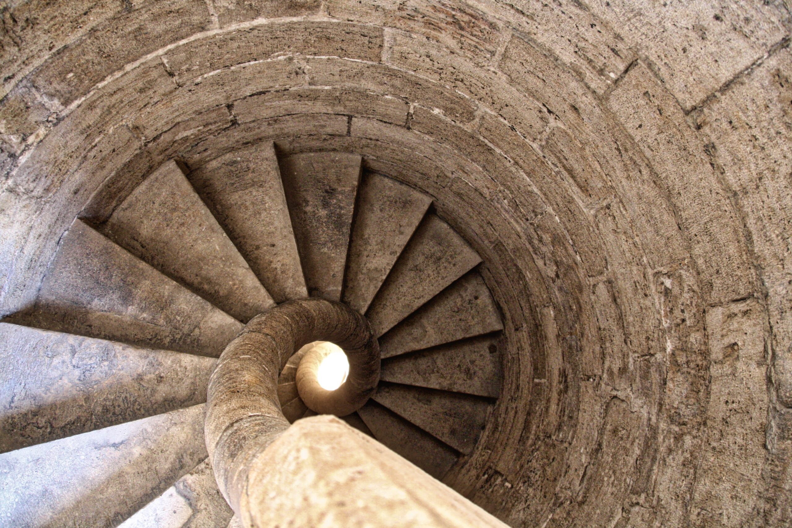 Un paseo mágico por la Valencia medieval: la Calle Primera de los Siglos