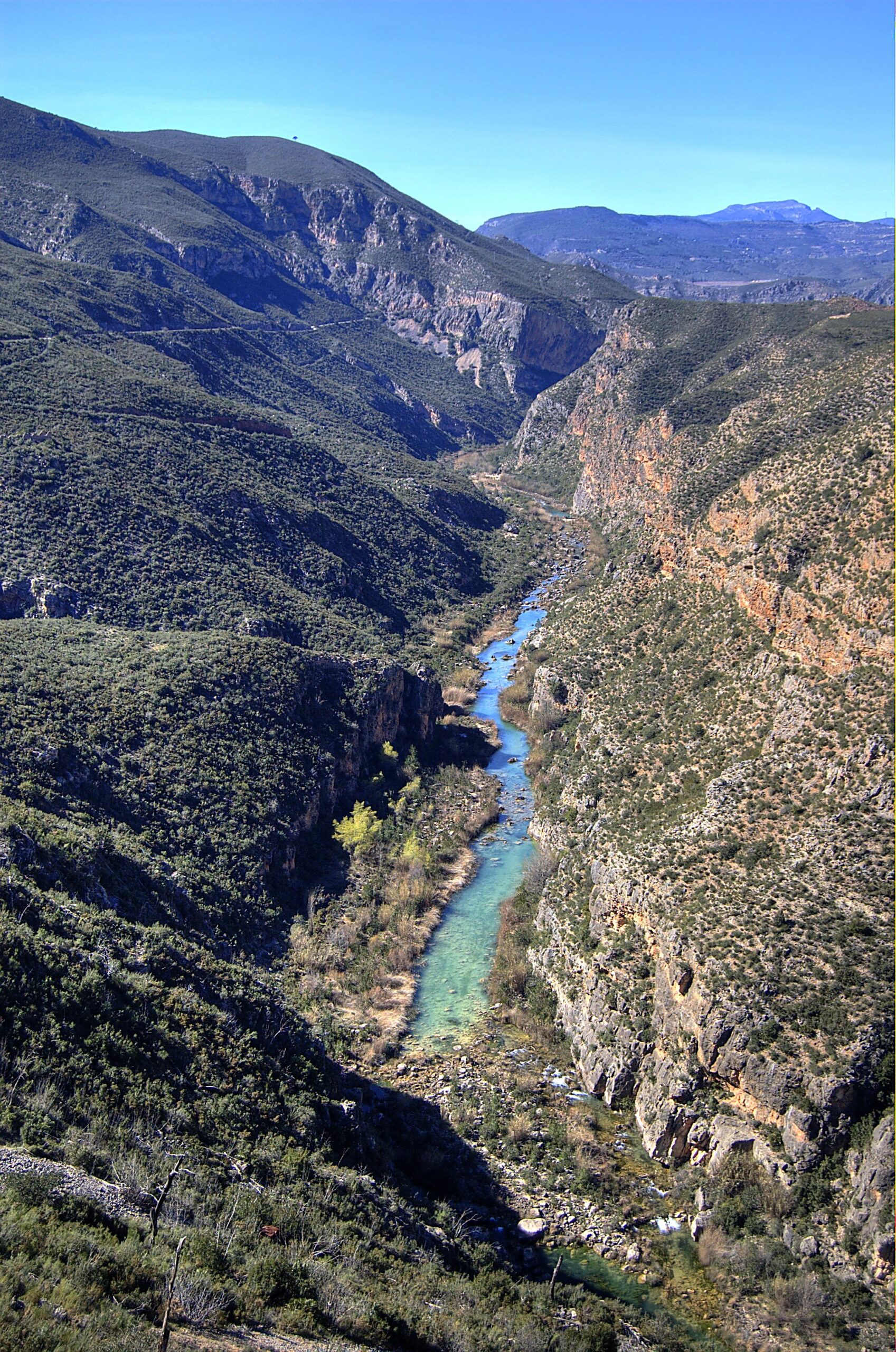 Recomendaciones imprescindibles para explorar Otonel: desde lugares a visitar hasta platos típicos a degustar