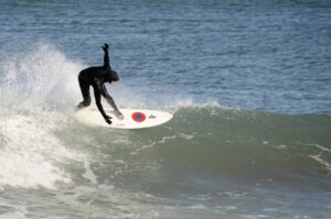 Mar de emociones: Explorando las aguas de Valencia con surf, paddle surf y vela