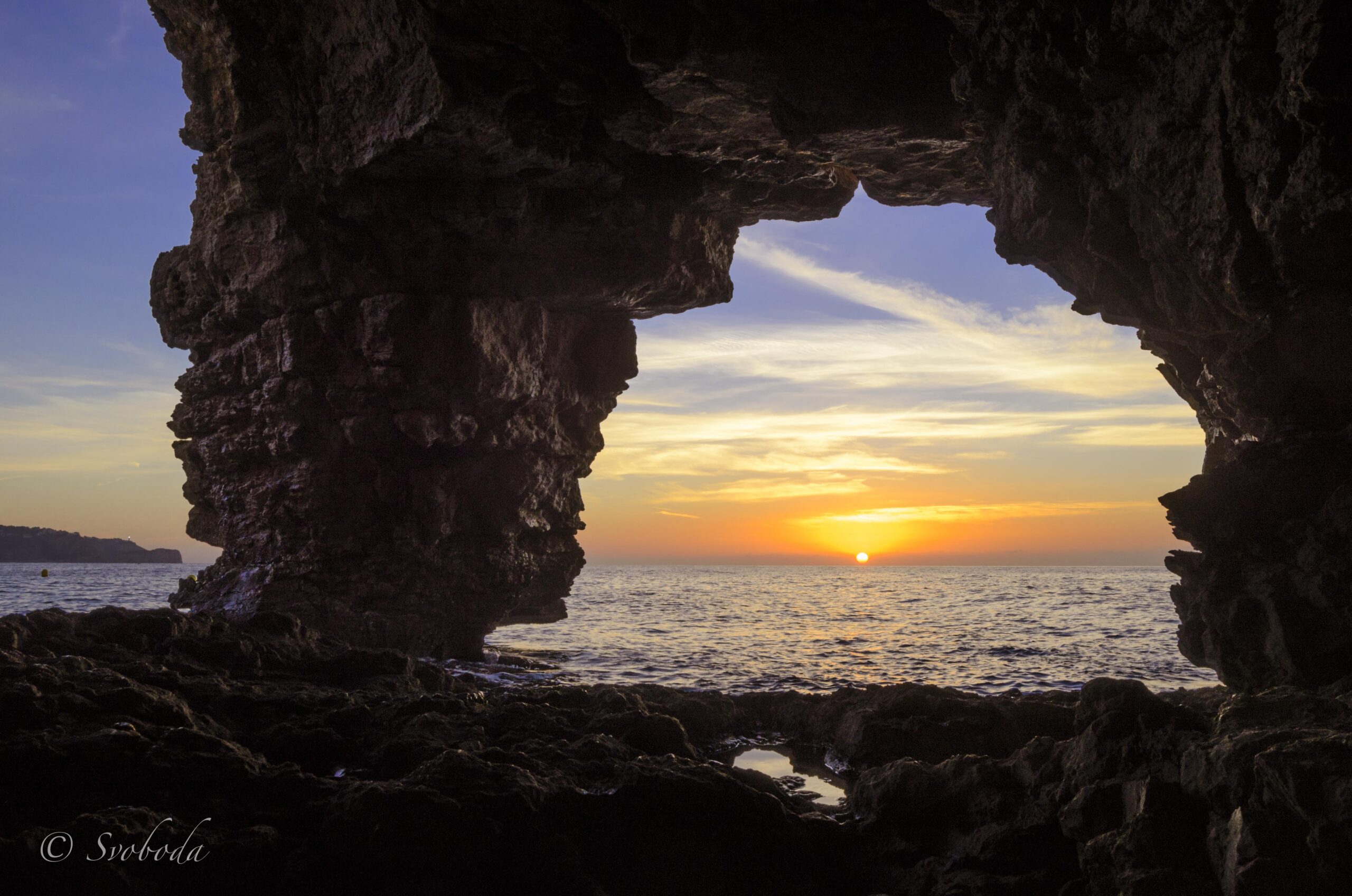 El sorprendente tesoro de La Cova dels Arcs: maravilla natural en Valenciana