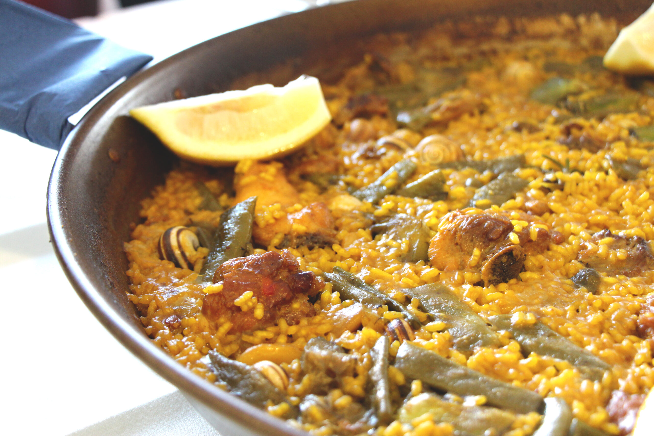 5. Consejos de los expertos: trucos culinarios para sorprender con tu propia versión de la Paella Valenciana