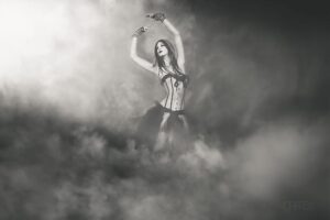 La Danza de las Llamas: Encendiendo la Pasión Valenciana