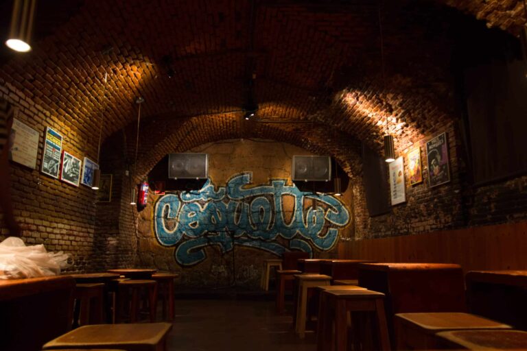 Valencia al Descubierto: 7 Almacenes Secretos ¡Precios de Ensueño!