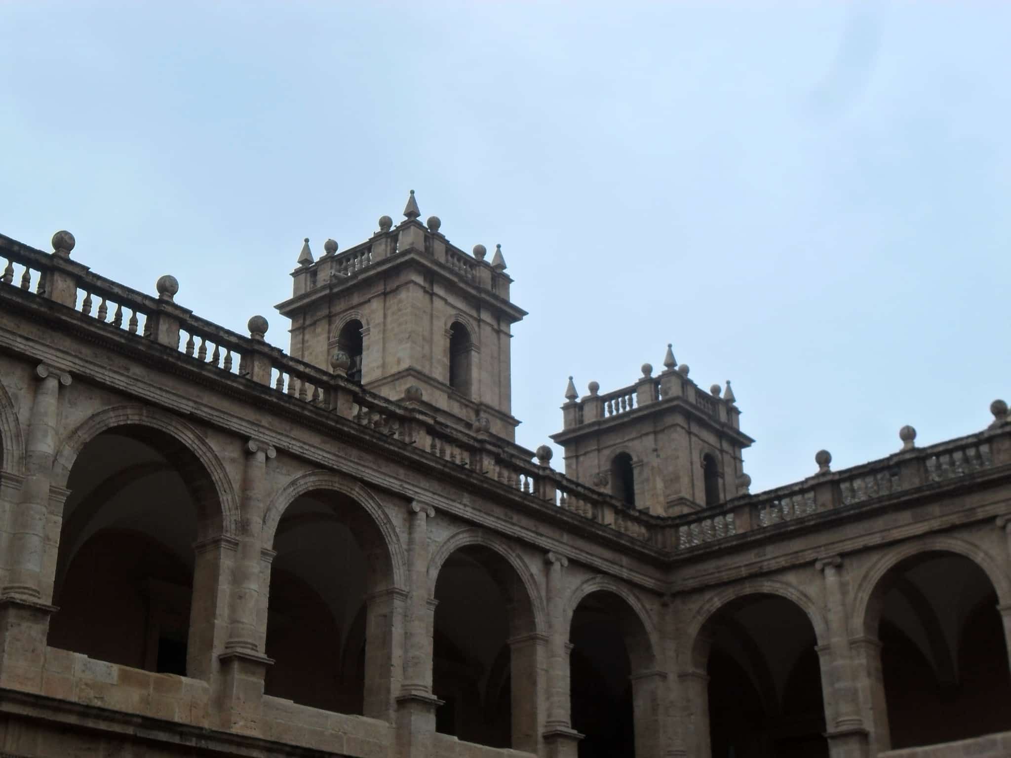 Joyas literarias valencianas: 5 bibliotecas alucinantes para el deleite y sabiduría