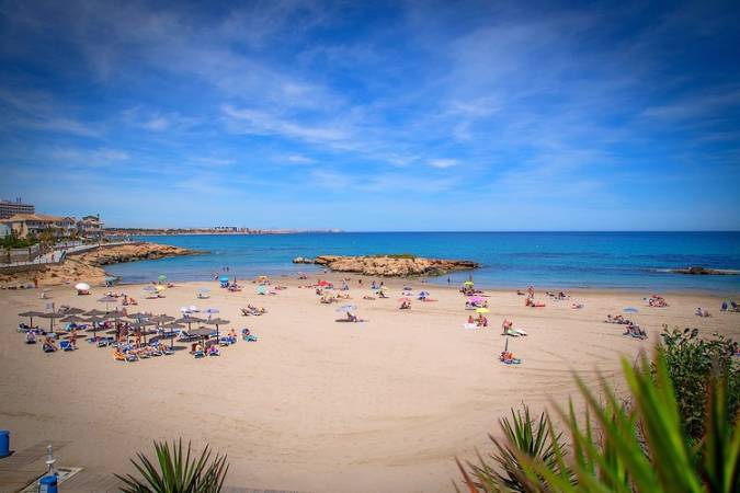 Cala Capitán y la Isla del Carmen en Orihuela, Alicante