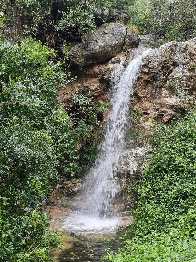 Cascada-cerca-Font-de-Lloret