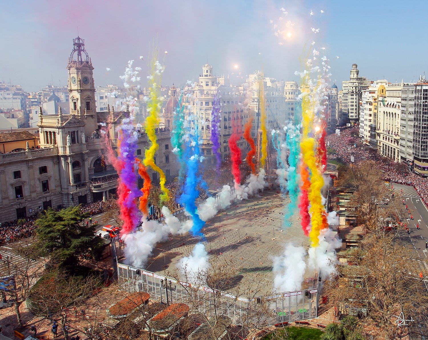 Fallas.-Mascletá-de-colores