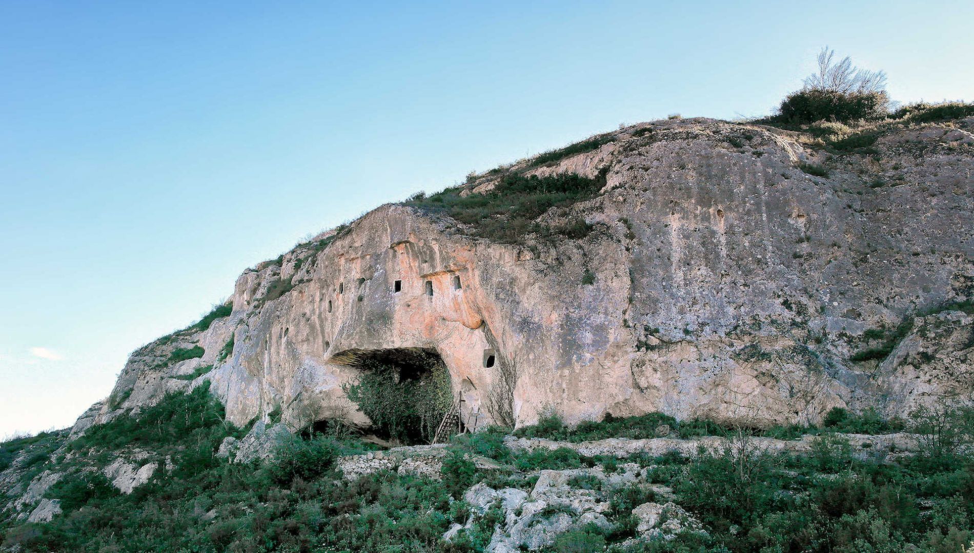  La Cova de les Finestres