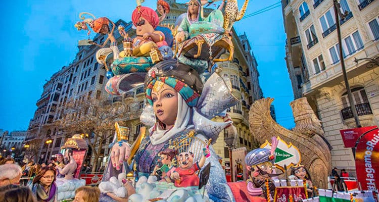 fallas-valencia-gateways-and--experiences