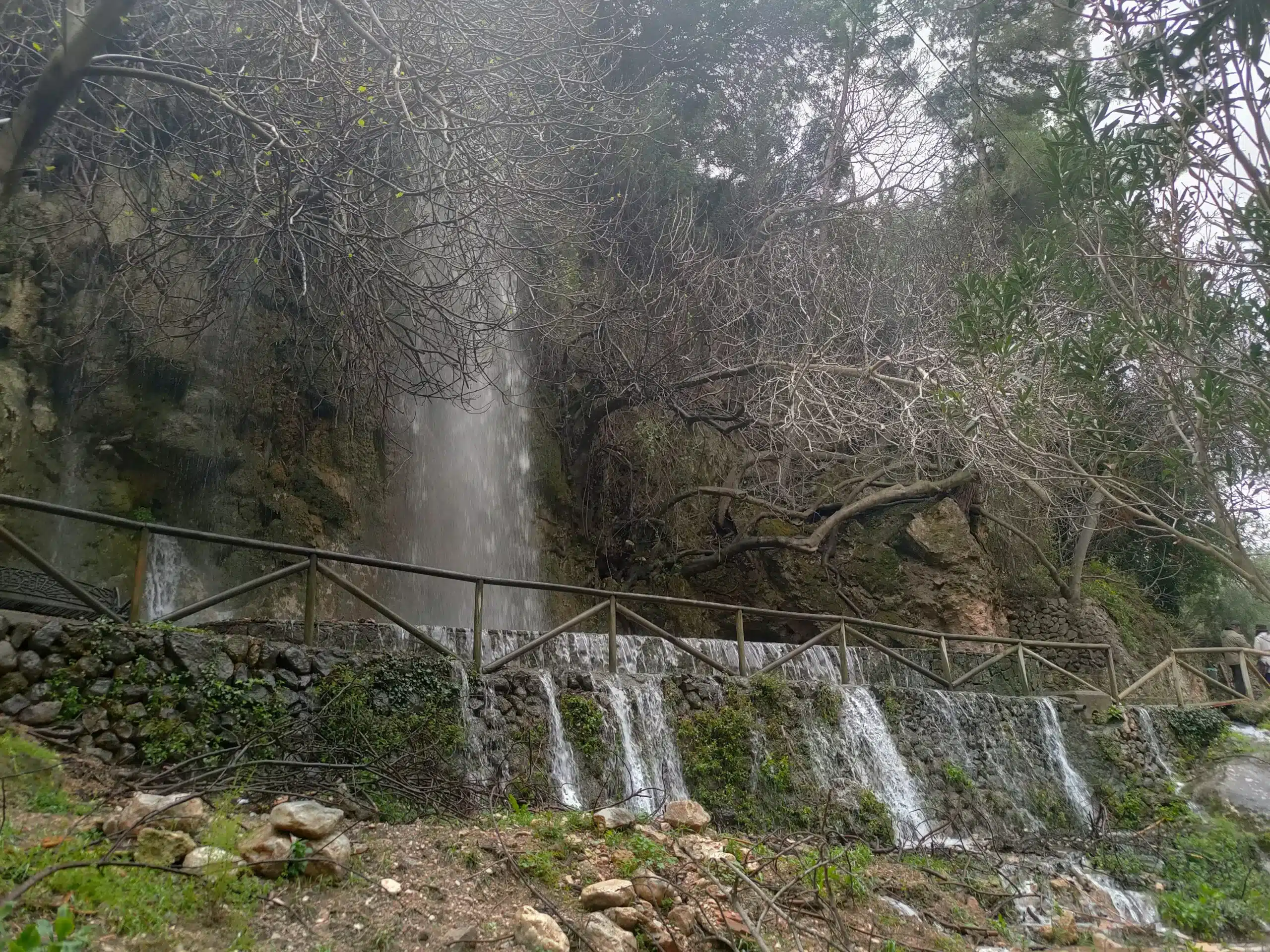 la Font dels Xorros o font de la renyinyosa en Bolulla, Alicante