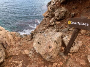 punto-de-acceso-al-interior-de-la-cova-tallada