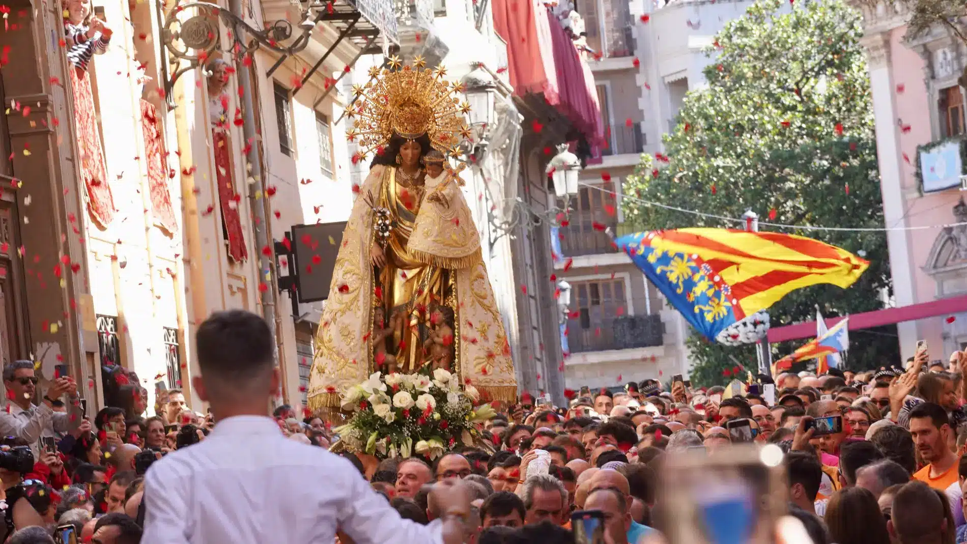 valencianos-vuelven-demostrar-devocion-geperudeta-traslado_98