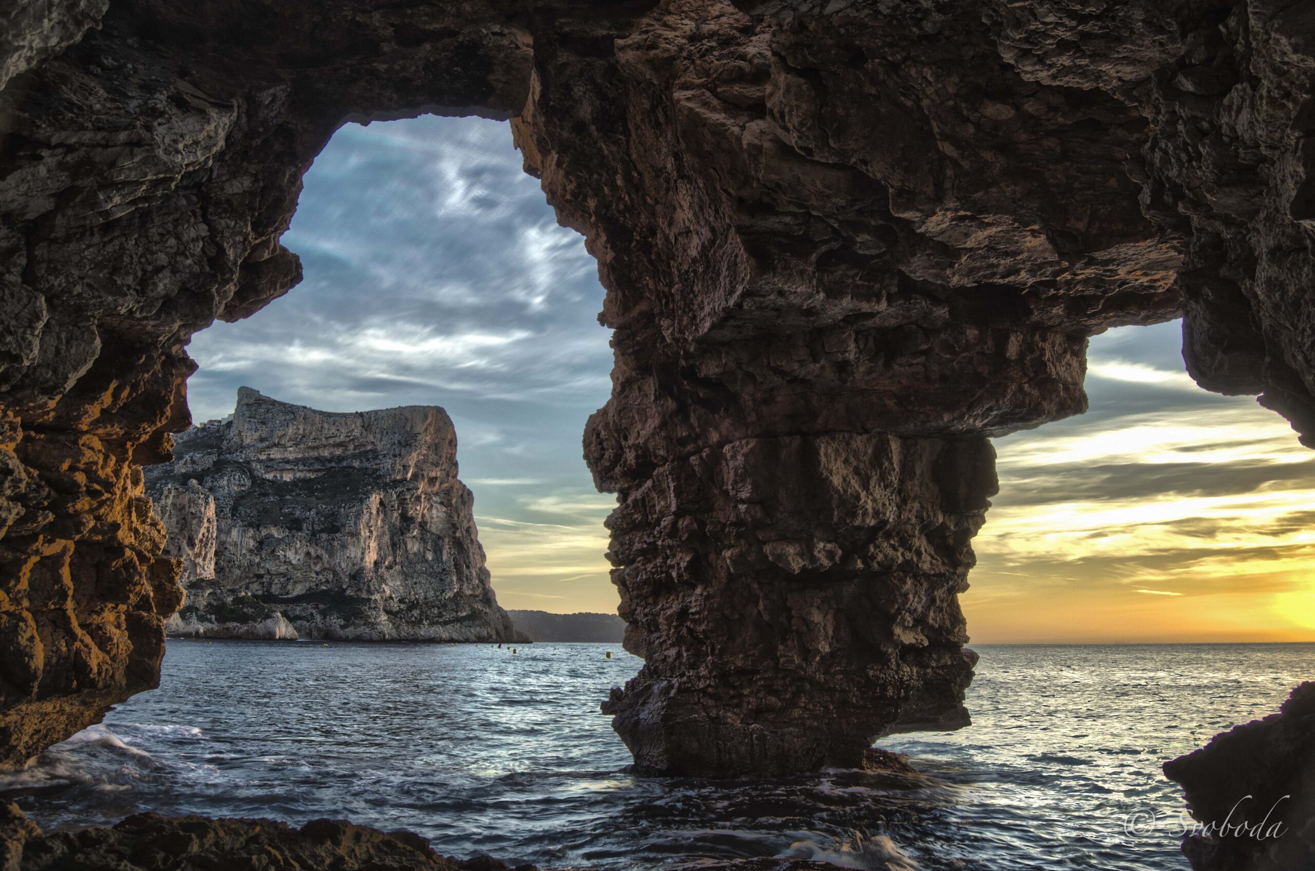 ¡Consejos para disfrutar al máximo de tu día de sol en La Cala del Moraig sin gastar de más!