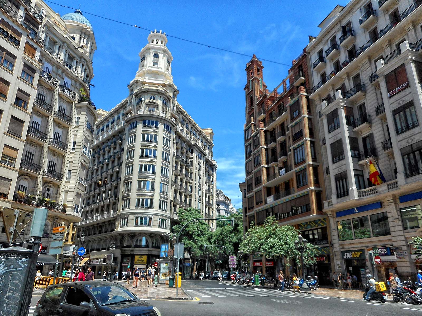 2. Una ruta fuera de lo común: Navegando por los destinos menos conocidos del metro en Valencia