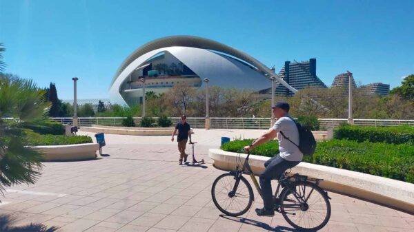 Experience the light of valencia by bike - Bike 4 Tours - Image 6