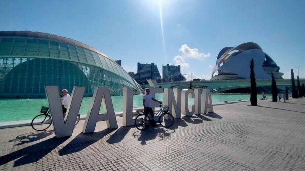 Experience the light of valencia by bike - Bike 4 Tours - Image 5