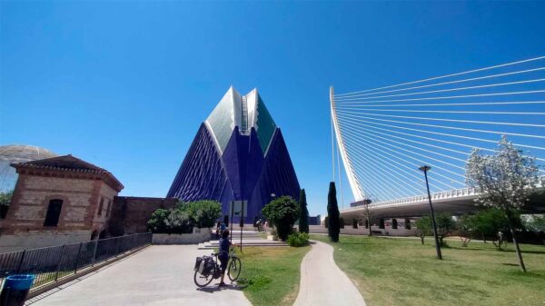 Experience the light of valencia by bike - Bike 4 Tours - Image 4