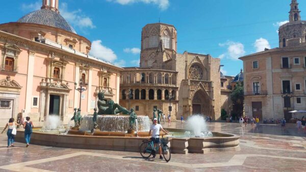 Experience the light of valencia by bike - Bike 4 Tours - Image 3