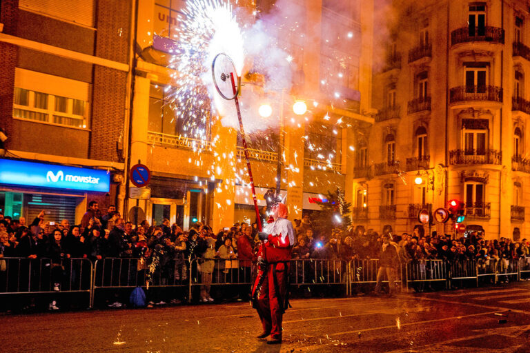 correfoc-cabalgata-fuego-fallas-valencia-2026