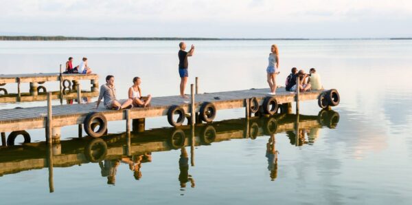 Descubre la Albufera: Paseo en Barca y Paella Valenciana