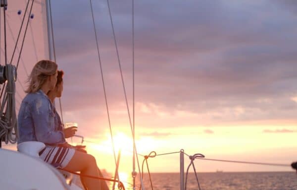 Puesta de sol en catamarán desde Valencia