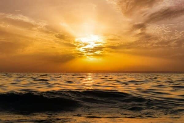 Puesta de sol en catamarán desde Valencia - Imagen 4