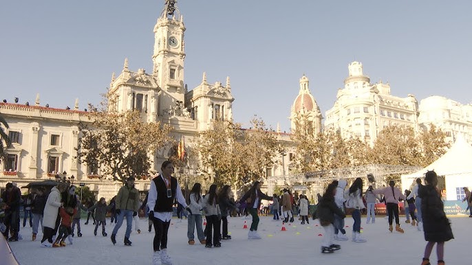 Carrusel-pista-patinaje-plaza-ayuntamiento-valenica-navidad-2025